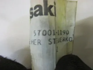 K384 Kawasaki ZXR 400 H Steuerkopfabzieher Bolzen Motor Zylinderkopf 57001-1190 - Bild 5
