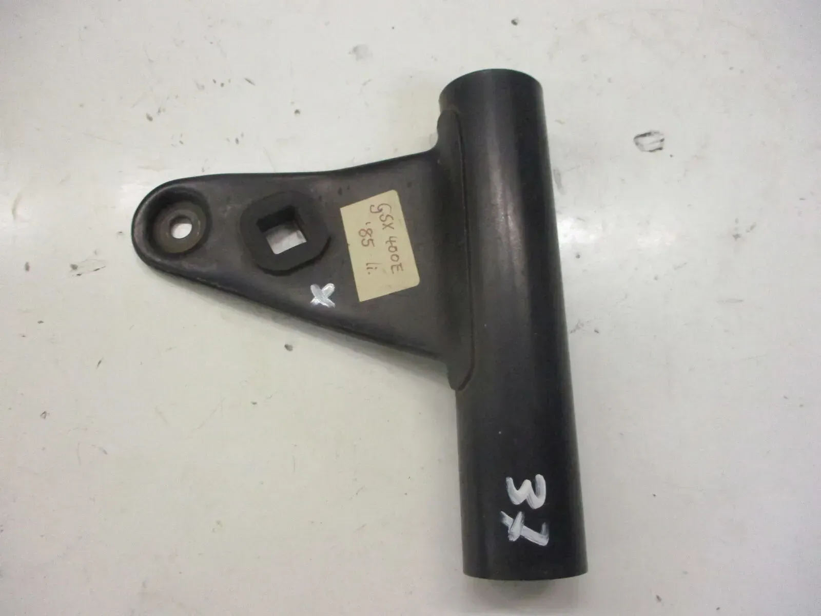 Scheinwerferhalter links O. Suzuki GSX 400 E GK 53 C Lampenhalter Scheinwerfer - Bild 1