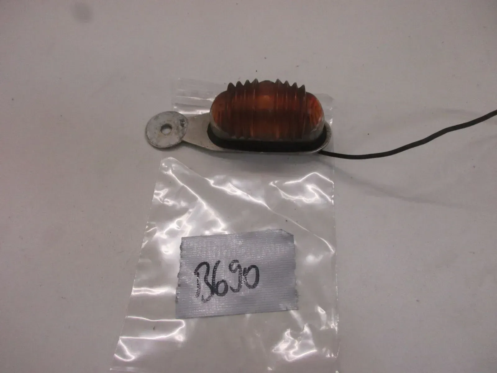 B690 Hella Blinker Blinkleuchte K12642 Seitenblinker Traktor Schlepper Oldtimer - Bild 1