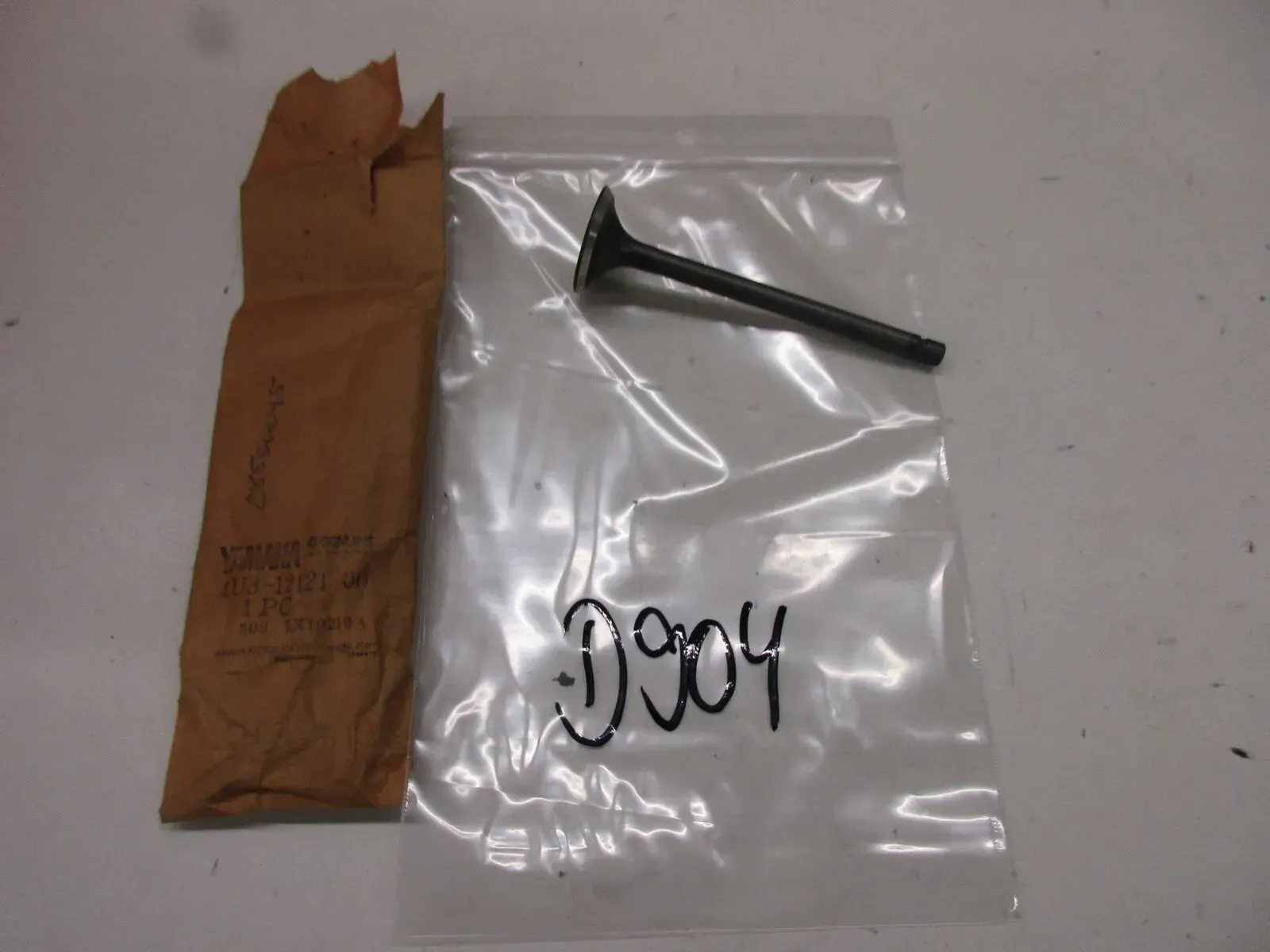 Auslassventil 4U8-12121-00 D904. Yamaha XJ 550 Ventil Motor Nockenwelle valve - Bild 1
