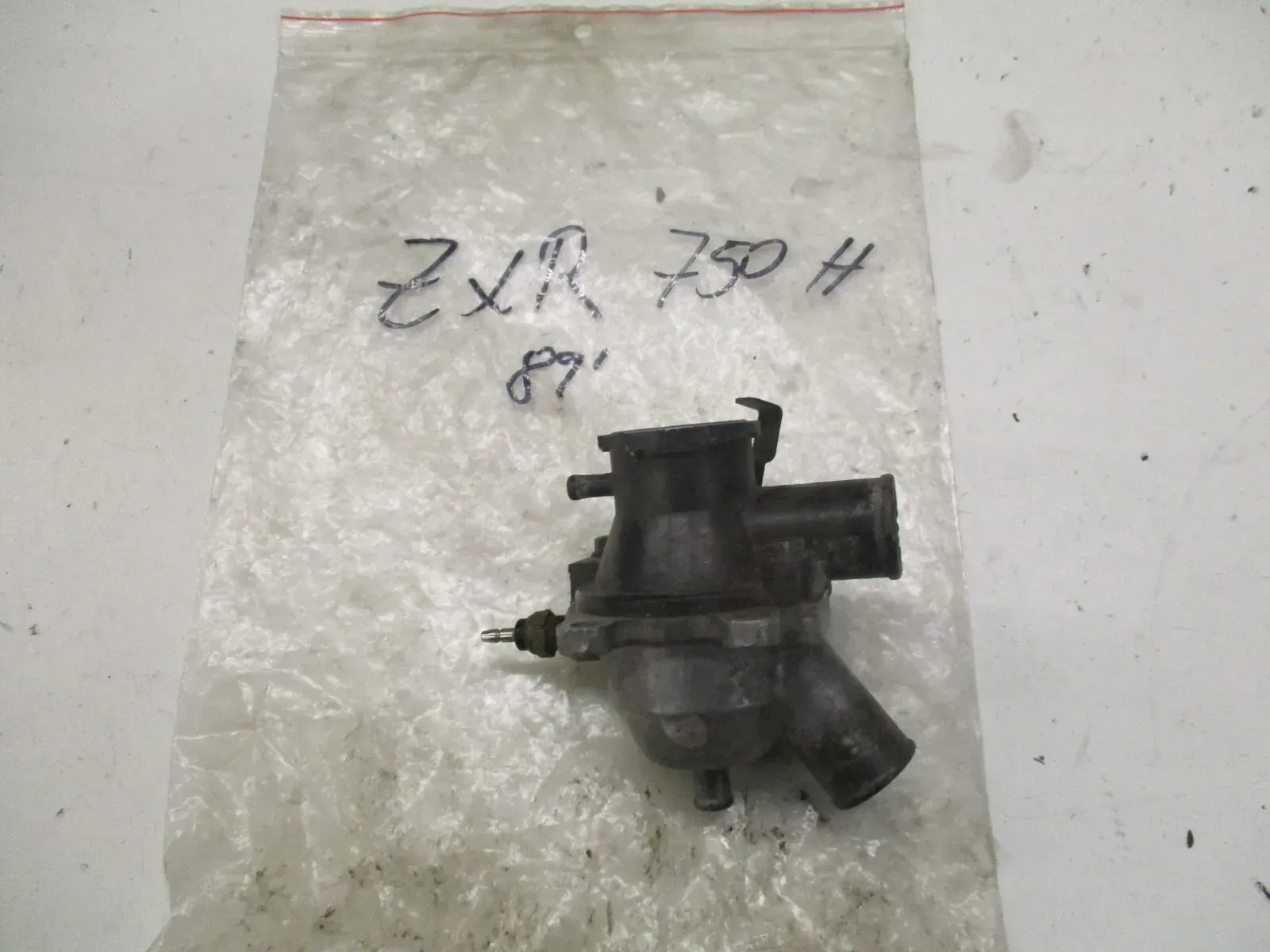 Thermostat mit Gehäuse Kawasaki ZXR 750 H Stinger Thermoschalter Fühler Sensor - Bild 1