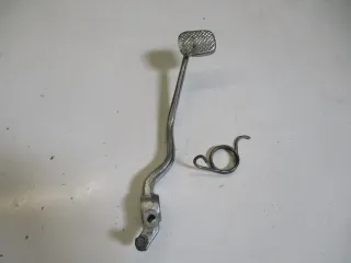2. Suzuki GS 550 E Bj.78 Bremspedal Bremshebel unten mit Feder brake pedal - Bild 1