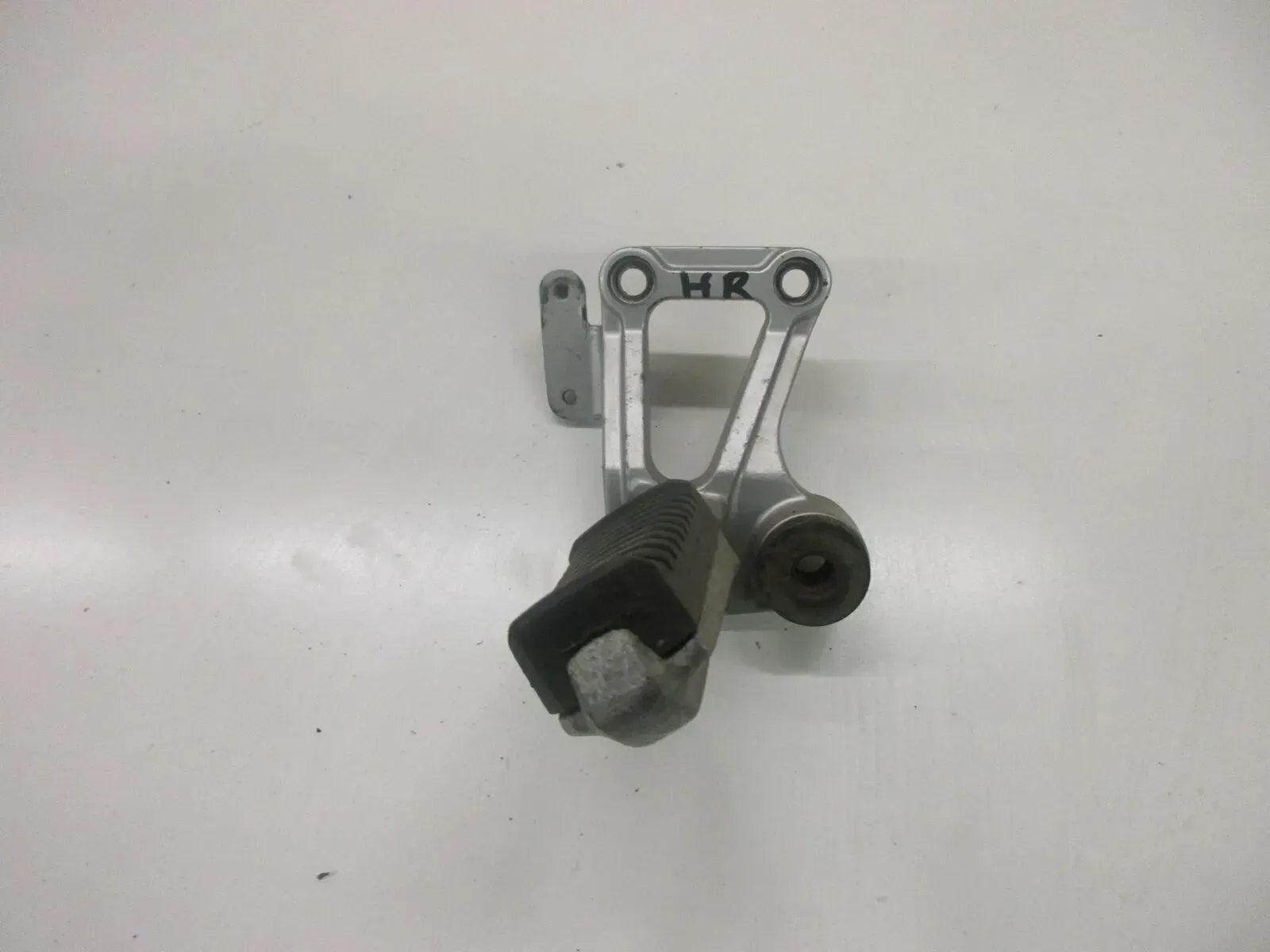 2. Kawasaki GPZ 600 R ZX600A Fußrastenhalter mit Fußraste hinten rechts Sozius - Bild 1