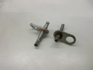 B162. Suzuki GSX 1300 R  GSX-R 750 Düse rechts Kolben Motor Zylinder 11390-34E10 - Bild 2