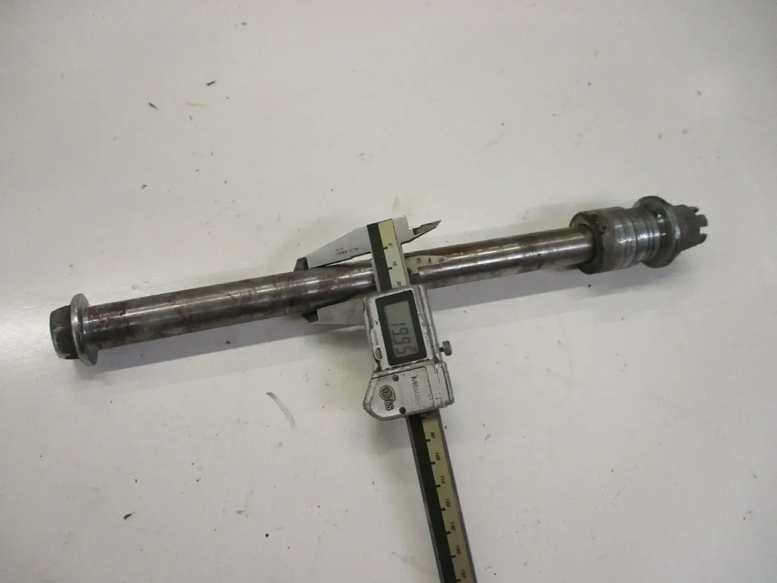 3. Honda CB 900 F_F2 Bol d`Or SC01 Steckachse 20 mm Achse hinten axle rear - Bild 1