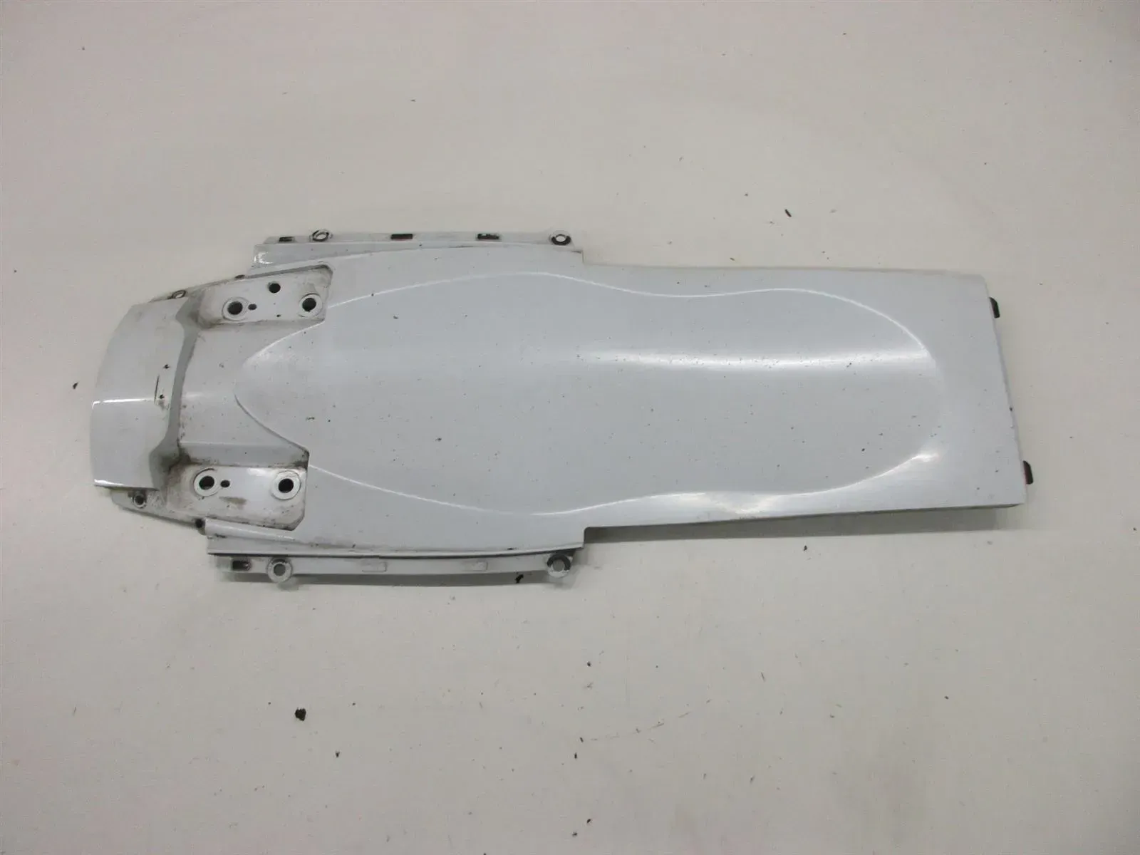 W226. Suzuki GSX-R 1100 K7 K8 Verkleidung Unterteil Heck Sitz Spritzschutz - Bild 1