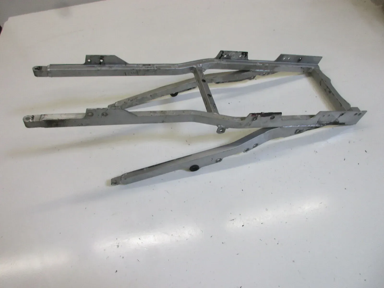 Kawasaki ZXR 750 L ZX750 L Heckrahmen Hilfsrahmen Sitzbank Träger Rahmen Halter - Bild 1