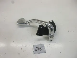 Fußrastenhalter rechts mit Bremspedal H40. Harley Davidson Street Bob FXDB - Bild 5