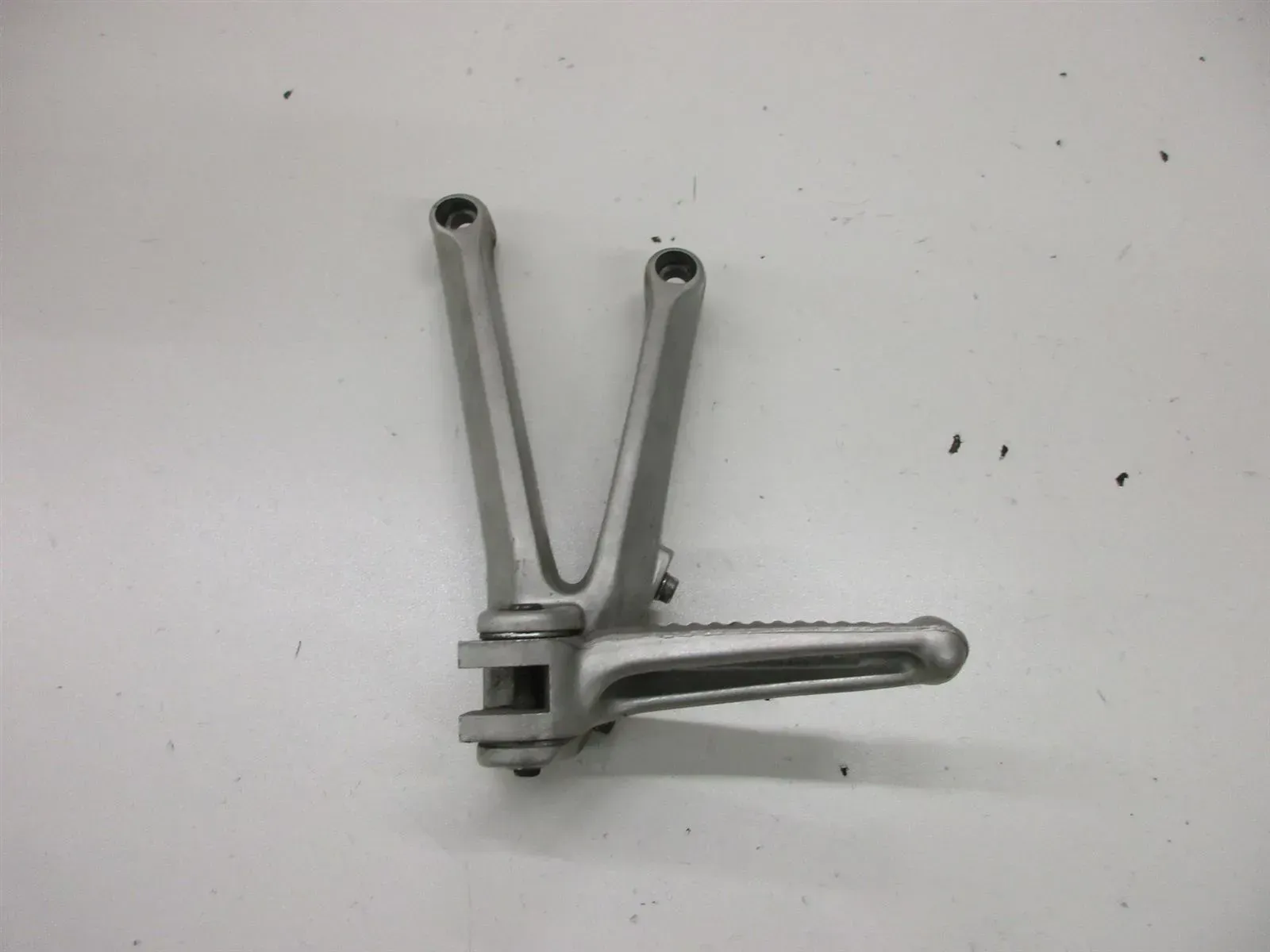 W636. Ducati 749_999 S Fußrastenhalter mit Fußraste hinten links 82410821A - Bild 1