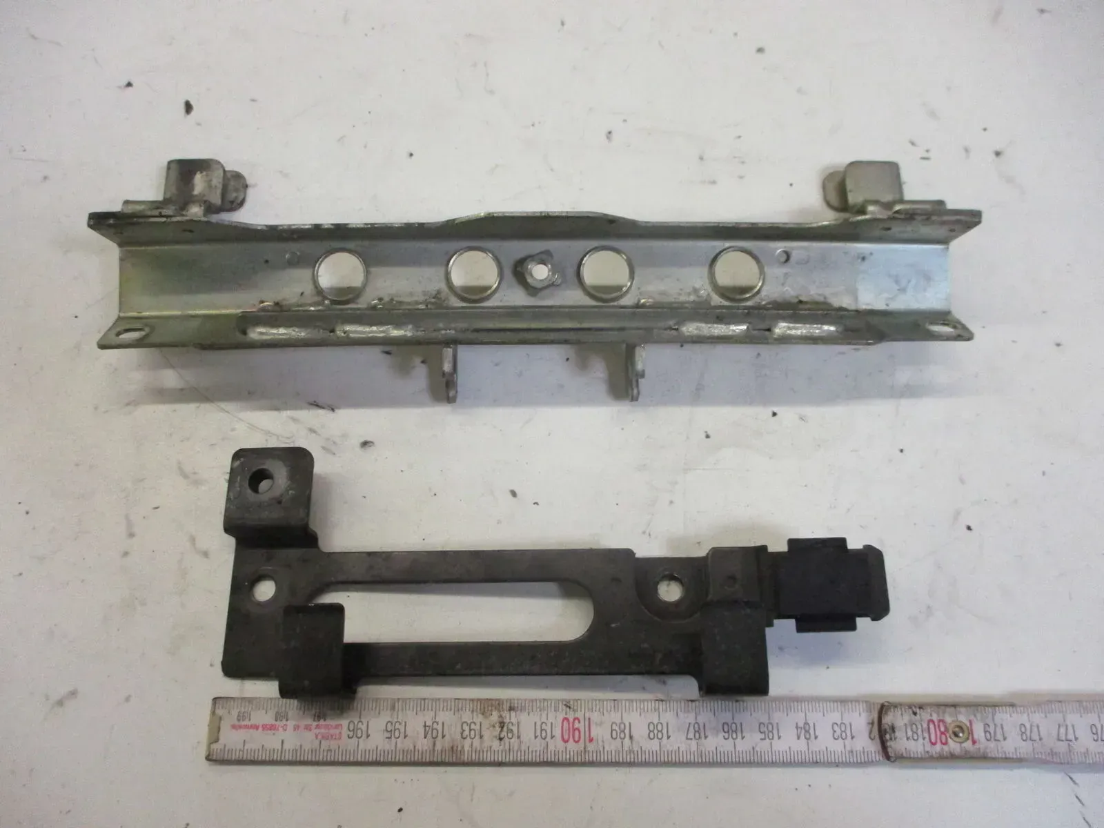 Halter Bügel Aufnahme Verbindung 1. Kawasaki ZX-R 750 J ZX750J ZXR Relaishalter - Bild 1