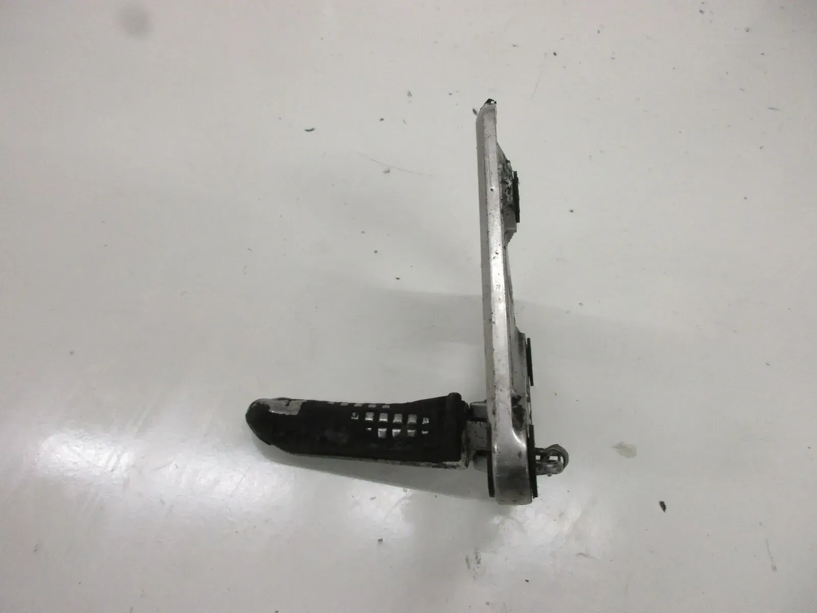 Fußraste vorne links Fußrastenhalter 1. Suzuki GSX 750 F GR 78 A Fußrastenbrücke - Bild 1