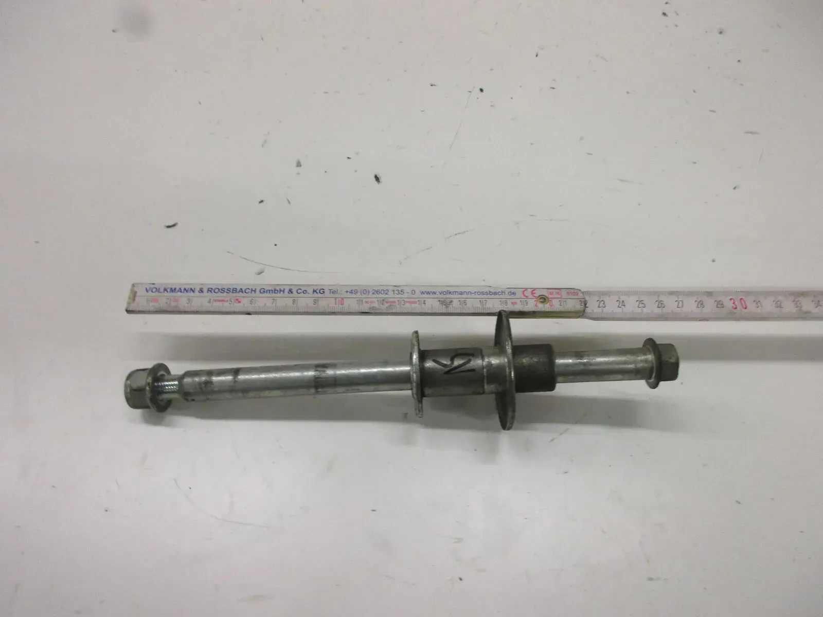 Suzuki GSX 600 F Typ AJ Steckachse vorne 15 mm Vorderrad Felge Achse axle wheel - Bild 1