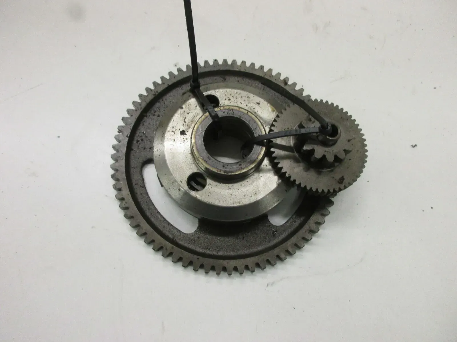 Anlasserfreilauf Motor 1. Suzuki GSX 600 F GN 72 B Lichtmaschine Zahnrad Ritzel - Bild 1