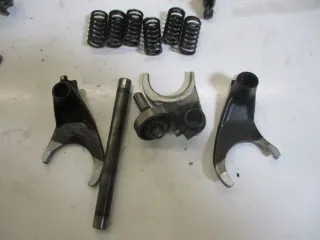 6. Honda CB 900 F_F2 Bol d`Or SC 01 Getriebe (4) Kleinteile Schaltklauen Federn - Bild 6