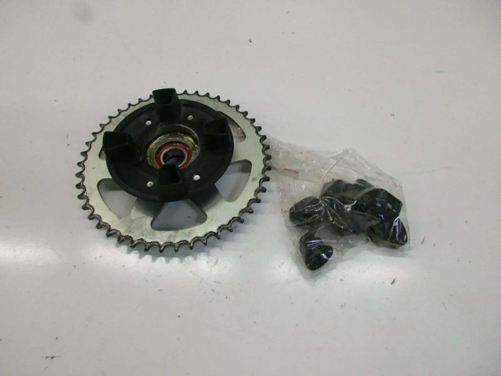 Kawasaki ER-6 F ABS EX650E Kettenradträger mit Ruckdämpfer 2757 km Antriebsgummi - Bild 1