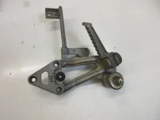 1. Kawasaki GPX 750 R ZX 750 F Fußrastenhalter mit Fußraste hinten links Sozius - Bild 2