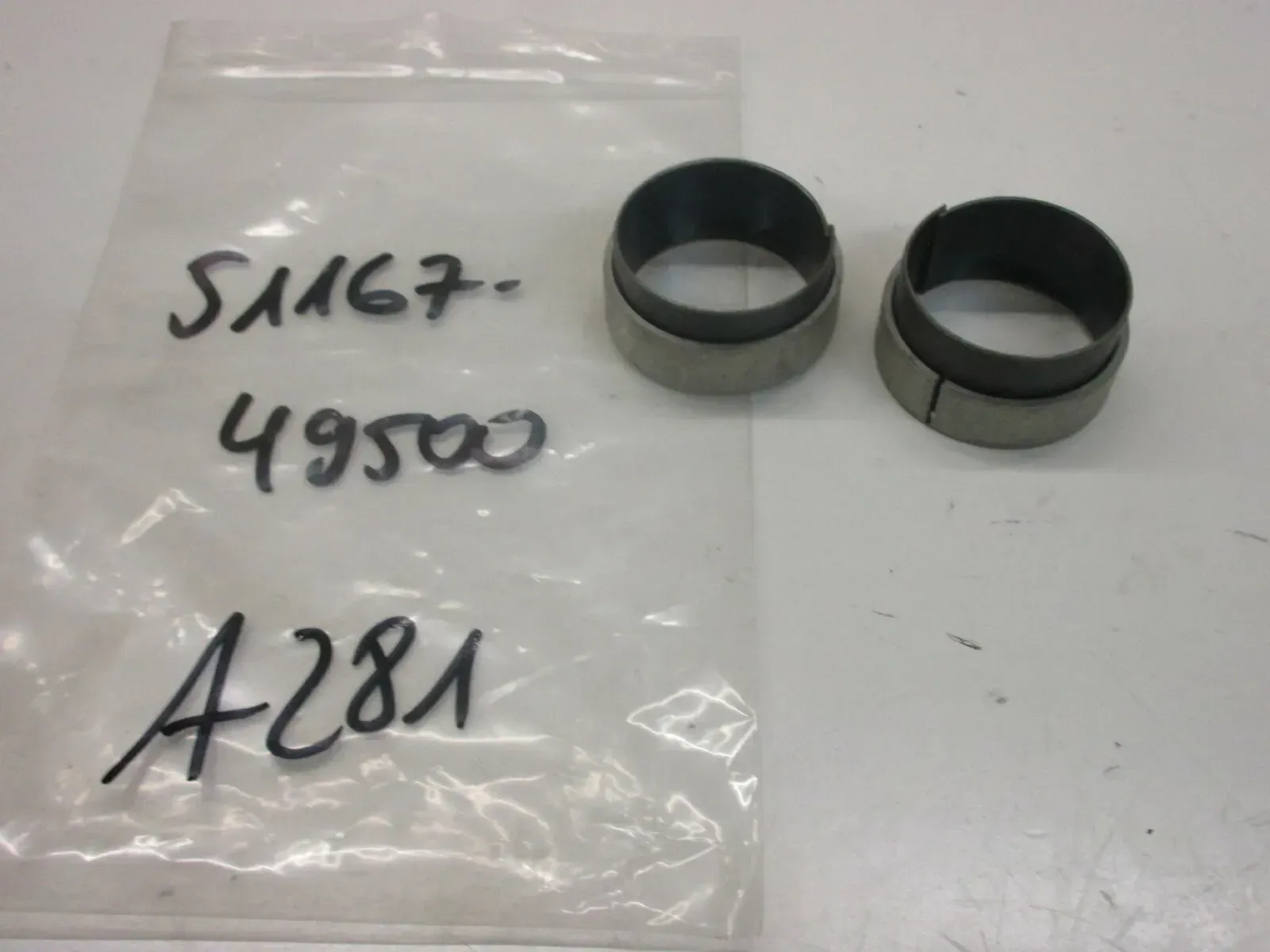 A281. Suzuki GSX 1100 G GS 1100 E Dämpfer Gummi Gabelbrücke Gabel 51167-49500 - Bild 1