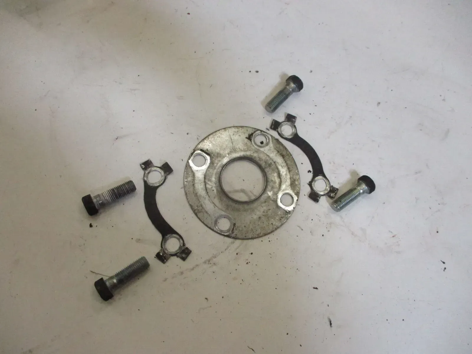 Bremsscheibenschrauben M10x39 mm Kawasaki Z 1000 MK2 KZT00A hinten Sicherungsble - Bild 1