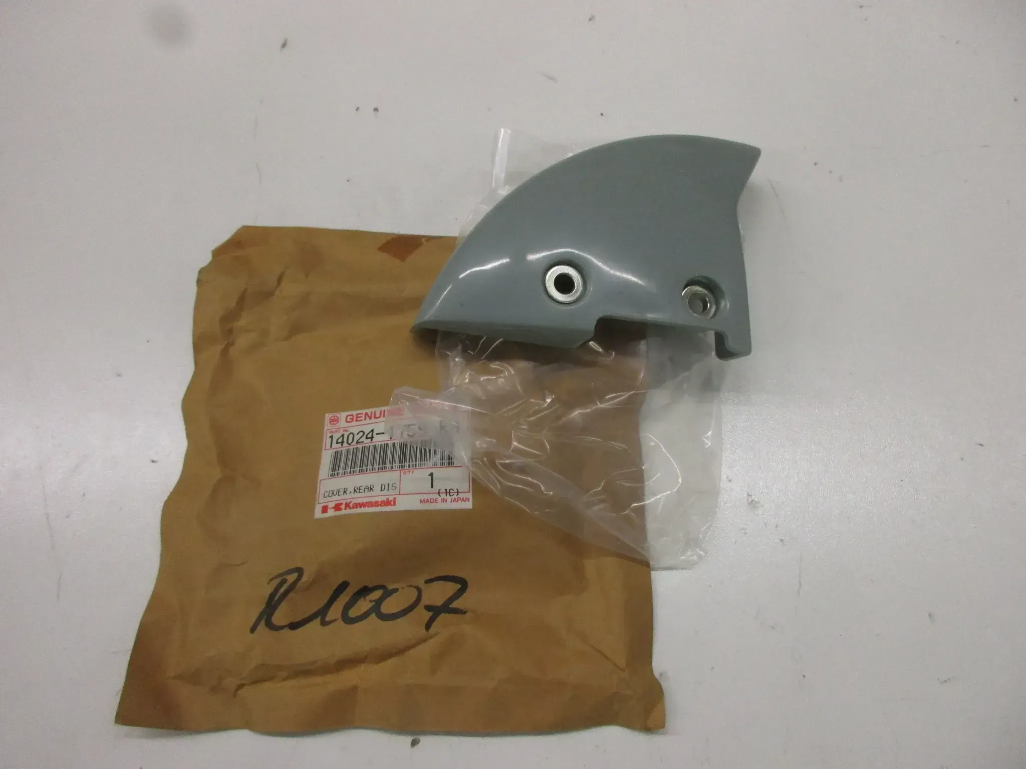 R1007 Kawasaki KLE 500 A Bremsscheibenschutz Verkleidung hinten oben 14024-1759-RA - Bild 1