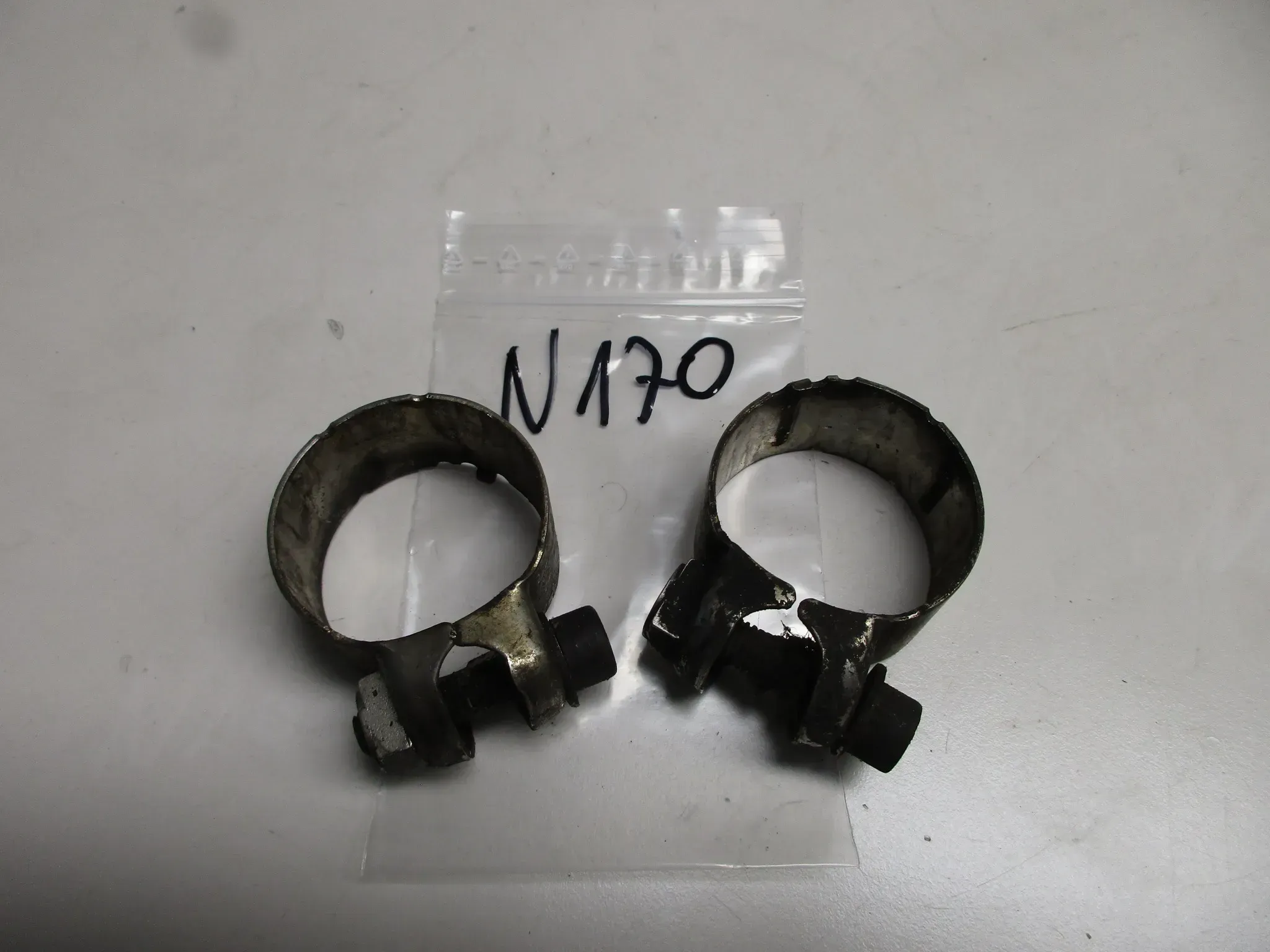 N170 BMW R 80 RT R100 Auspuffschelle Krümmer Endtopf 44 mm Halter - Bild 1