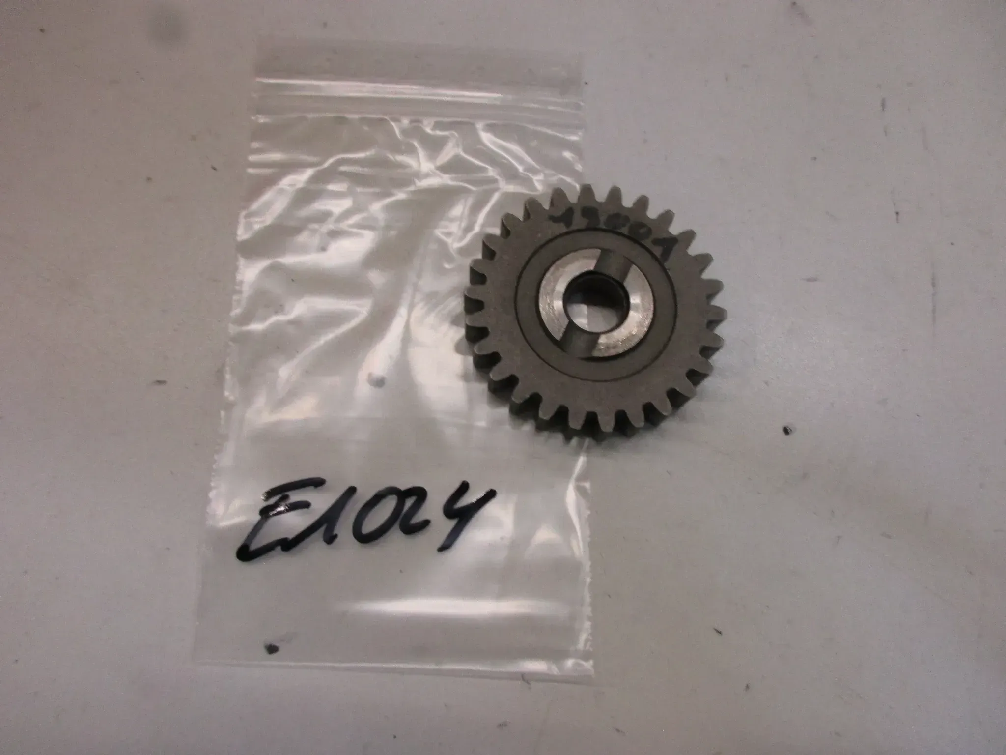 E1024. Suzuki RV 50 Primärzahnrad Getriebe 21111-19001 Motor Antrieb Ritzel Zahnrad - Bild 1