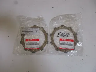E1613. Suzuki RF 900 R GSF 1200 Kupplungsscheibe Kupplung 21441-31E00 Lamelle clutch - Bild 1