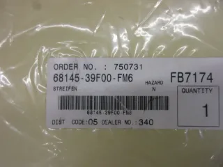 E1662. Suzuki GSX-600 Aufkleber Dekor 68145-39F00-FM6 Verkleidung links Emblem - Bild 4