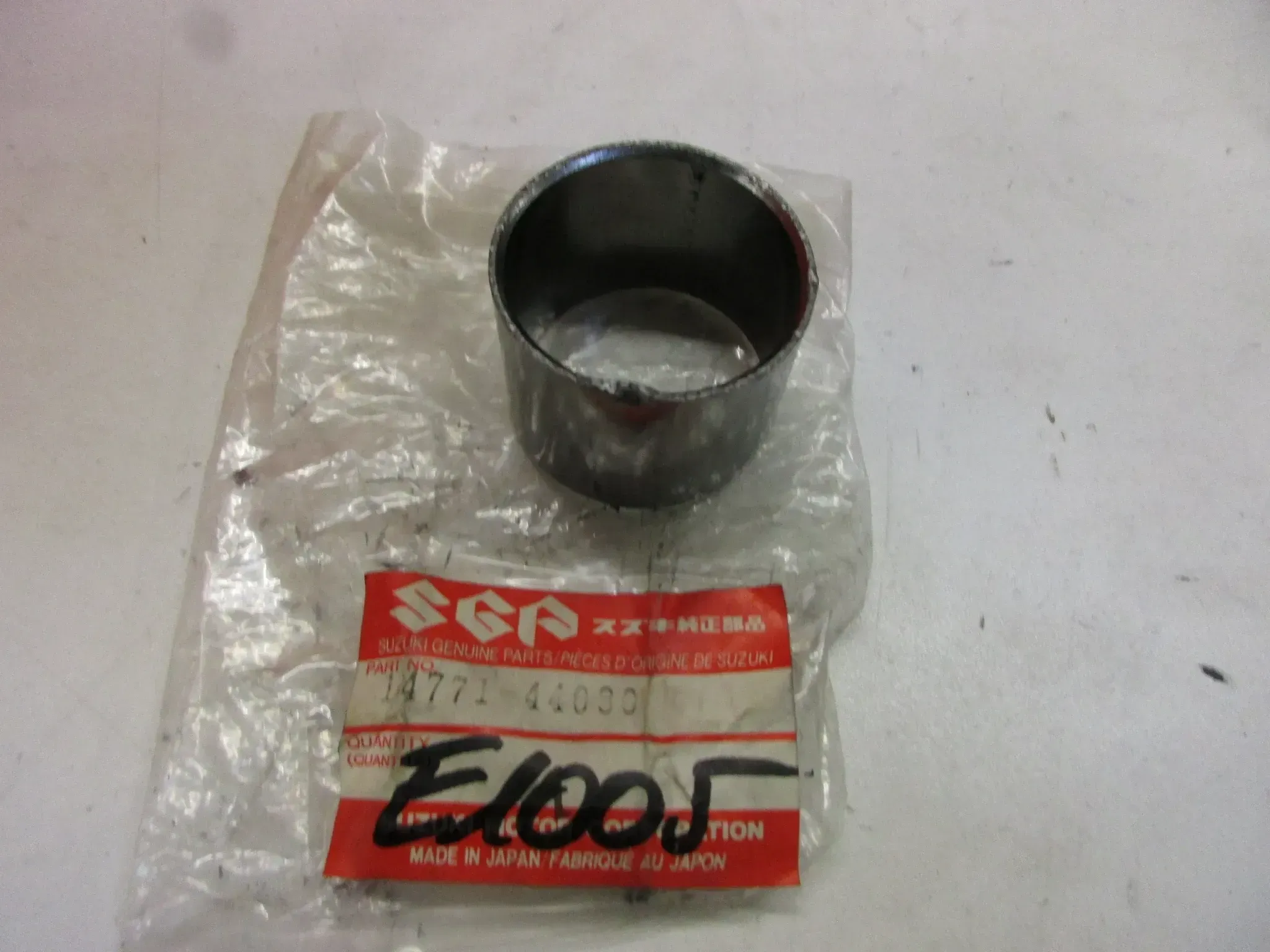 E1005. Suzuki GS 750_850 Auspuffdichtung Dichtung 14771-44030 Krümmer Auspuff - Bild 1