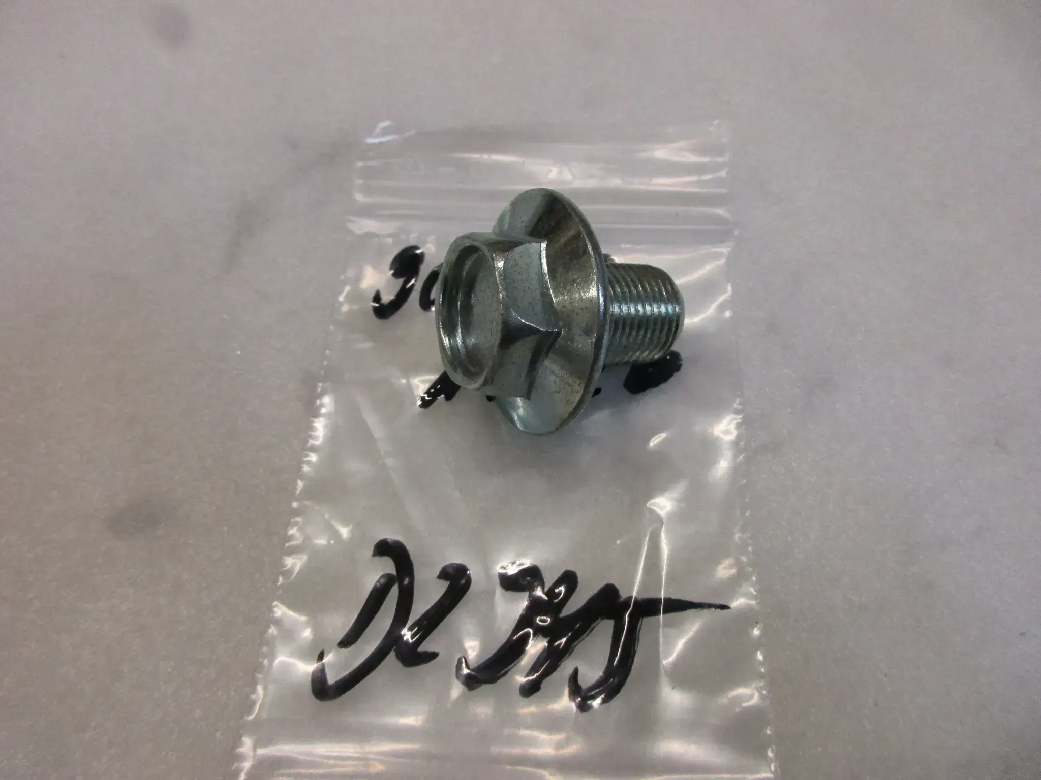 D2945 Yamaha DT 125 R Schraube Gabel 90105-14220 Bolzen - Bild 1