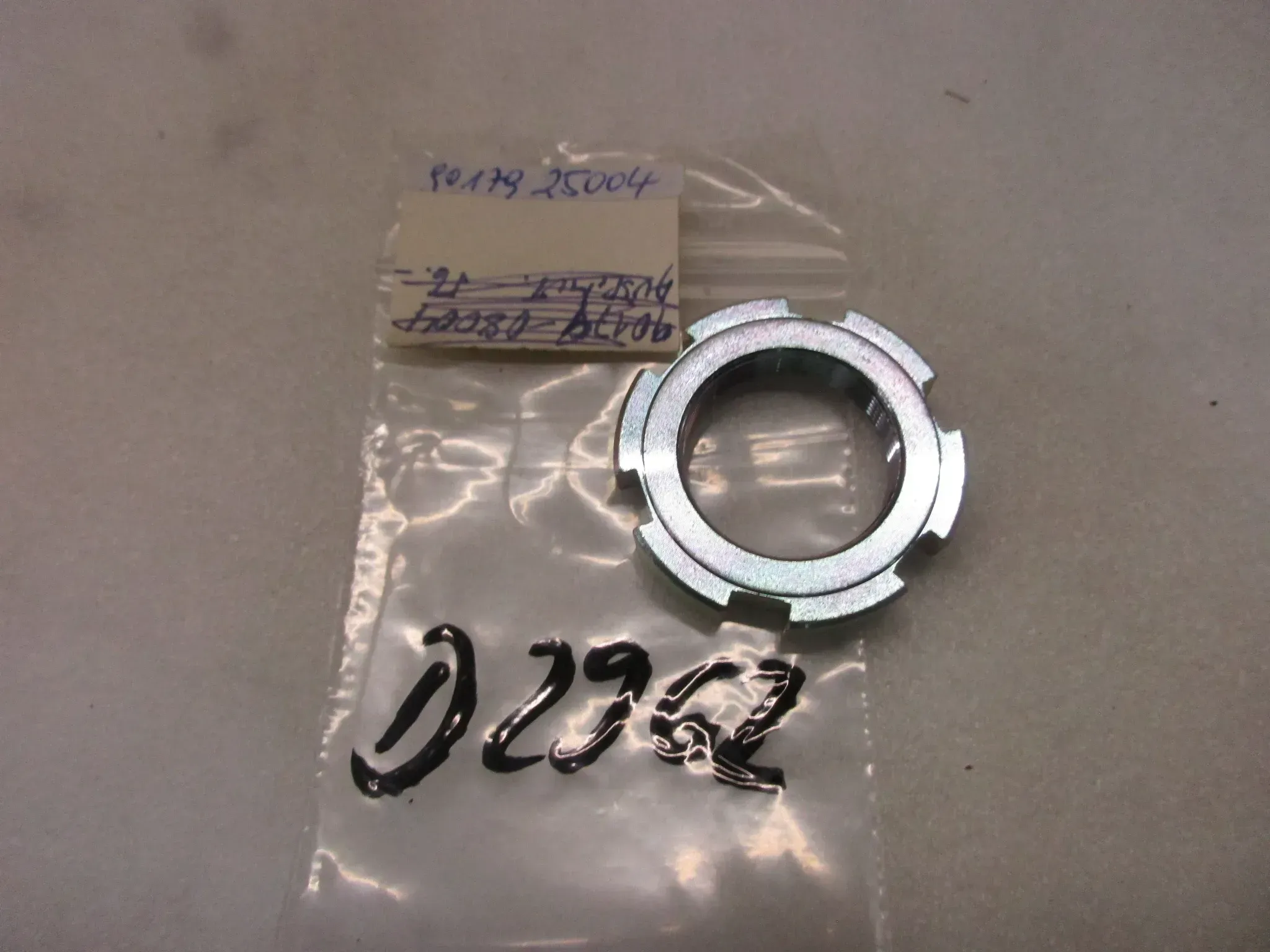 D2962 Yamaha XVS 950_1300 A Mutter Gabelbrücke 90179-25004 Schraube Nut - Bild 1