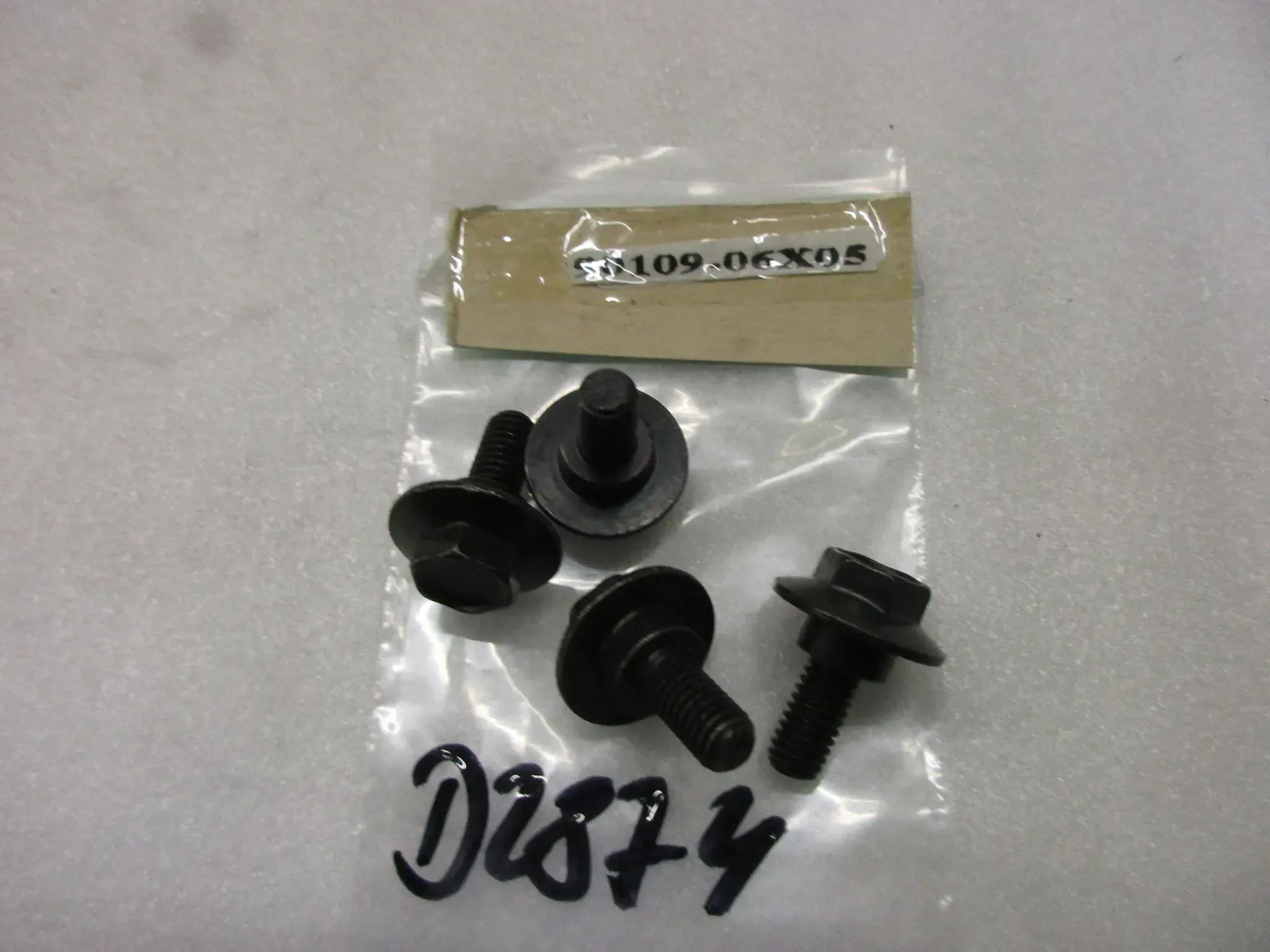 D2874 Yamaha YQ 50 YN 50 Schrauben Karosserie 90109-06X05 Bolzen M6 mm - Bild 1