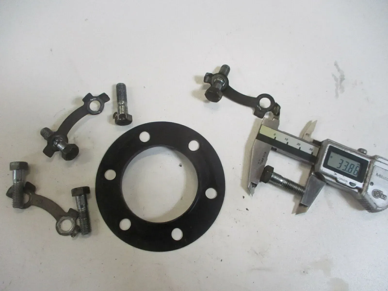 4. SUZUKI GSX 400 E GK 53 C Sicherungsblech Schrauben M8x34 Bremsscheibe Bolzen - Bild 1
