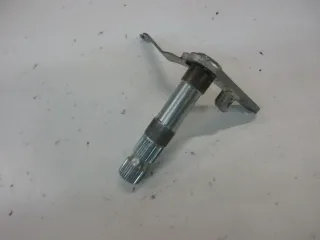 O1. Honda CB 650 RC 03 Umlenkung für Bremsgestänge Aufnahme Bremstrommel Halter - Bild 1