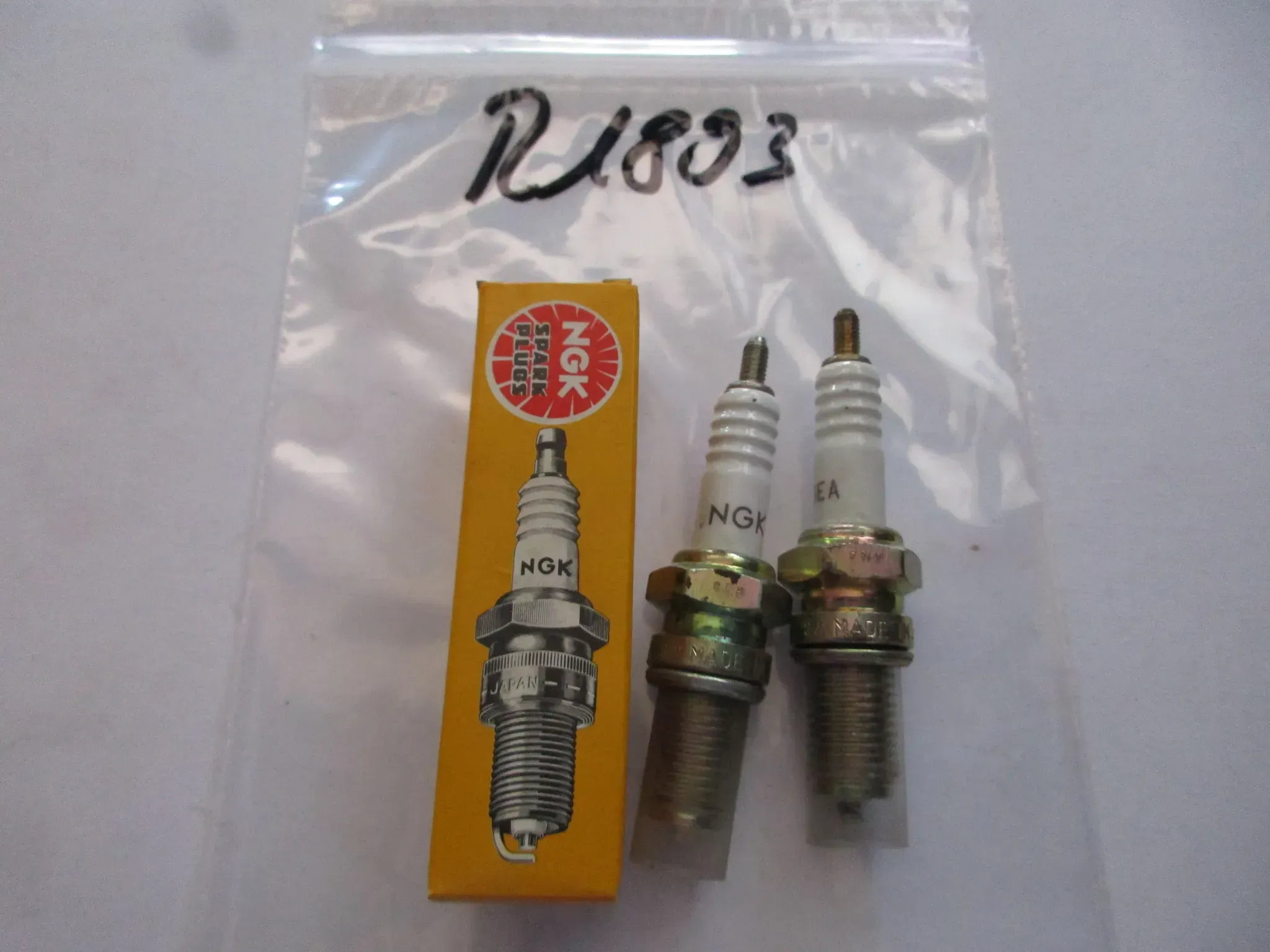 R1893 NGK D9EA Honda CB 125 XL 125 XR 125 Zündkerzen Ø 12 mm Motor - Bild 1