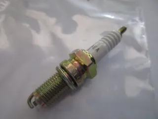 R1877 NGK DP8EA-9 Zündkerze Hyosung Cagiva Motor 5829 Ø 14 mm - Bild 3