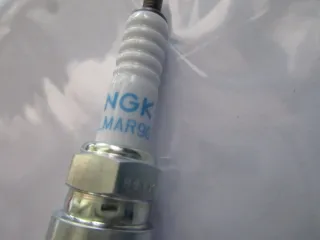R1857 NGK LMAR9G Kawasaki Ninja 400 Zündkerzen 97476 Motor - Bild 4