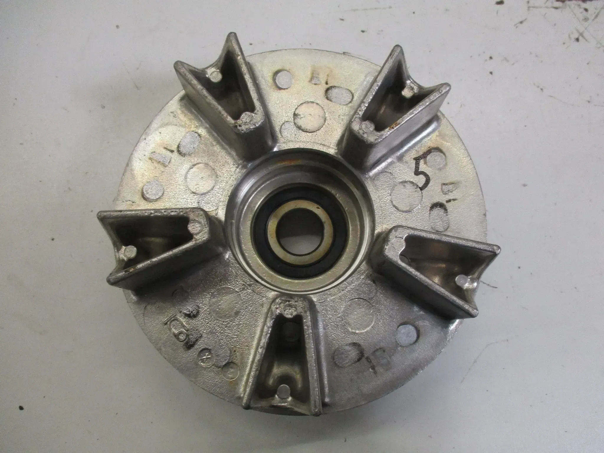 2. Honda CBR 1000 F SC21 SC24 Kettenradtrtäger Antrieb #5 Kettenrad Felge hinten - Bild 1