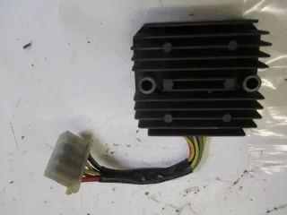 3. Honda GL 1100 SC02 Goldwing Spannungsregler #1 Gleichrichter Lichtmaschine Regler - Bild 2