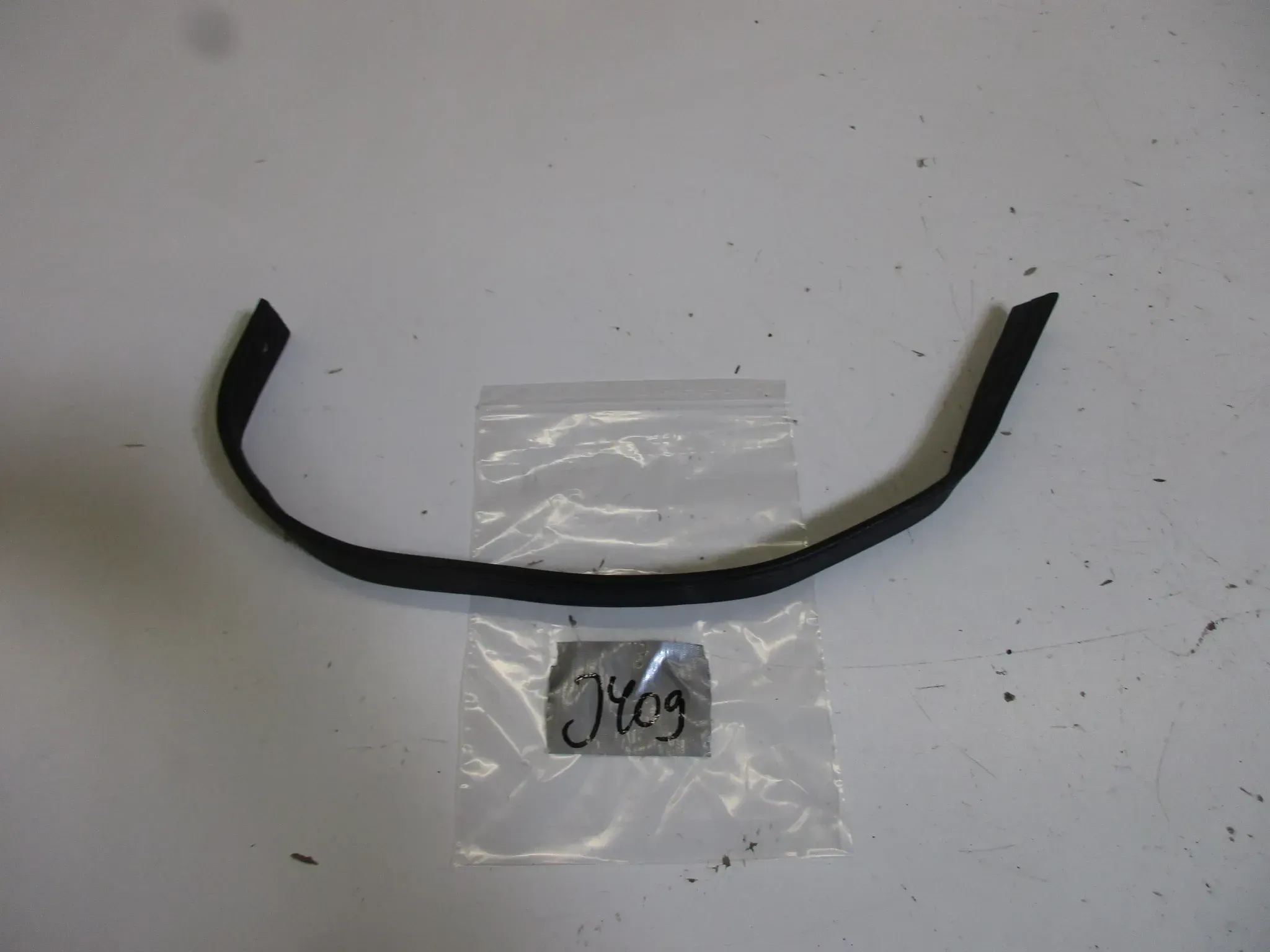 J409 Harley Davidson Lederband Sitzbank Lederriemen 600 mm Halter Sitzkissen - Bild 1