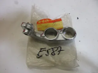 E587. Suzuki GS 550_650 E Fußrastenhalter vorne rechts 43511-34510 Fußraste - Bild 2