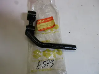 E573. Suzuki GS 750 Fußrastenhalter vorne links 43521-45000-019 Fußraste Halter - Bild 1