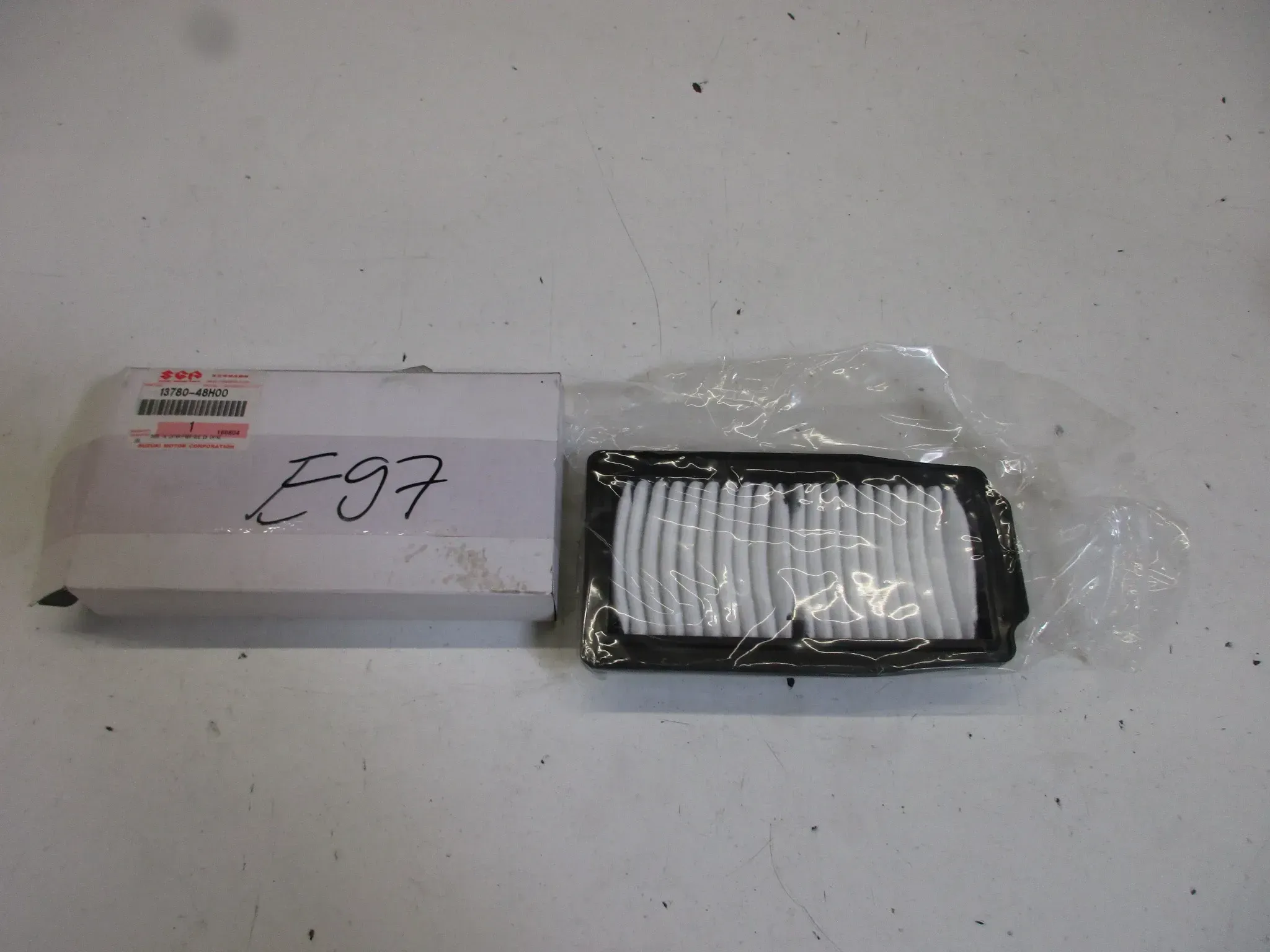 E97. Suzuki GW 250 Inazuma Ersatzfilter Luftfilterkasten Filter air box - Bild 1