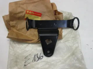 E136. Suzuki GS 750 GS 750 E Scheinwerferhalter Lampenhalter 51540-45000-291 links Träger - Bild 3