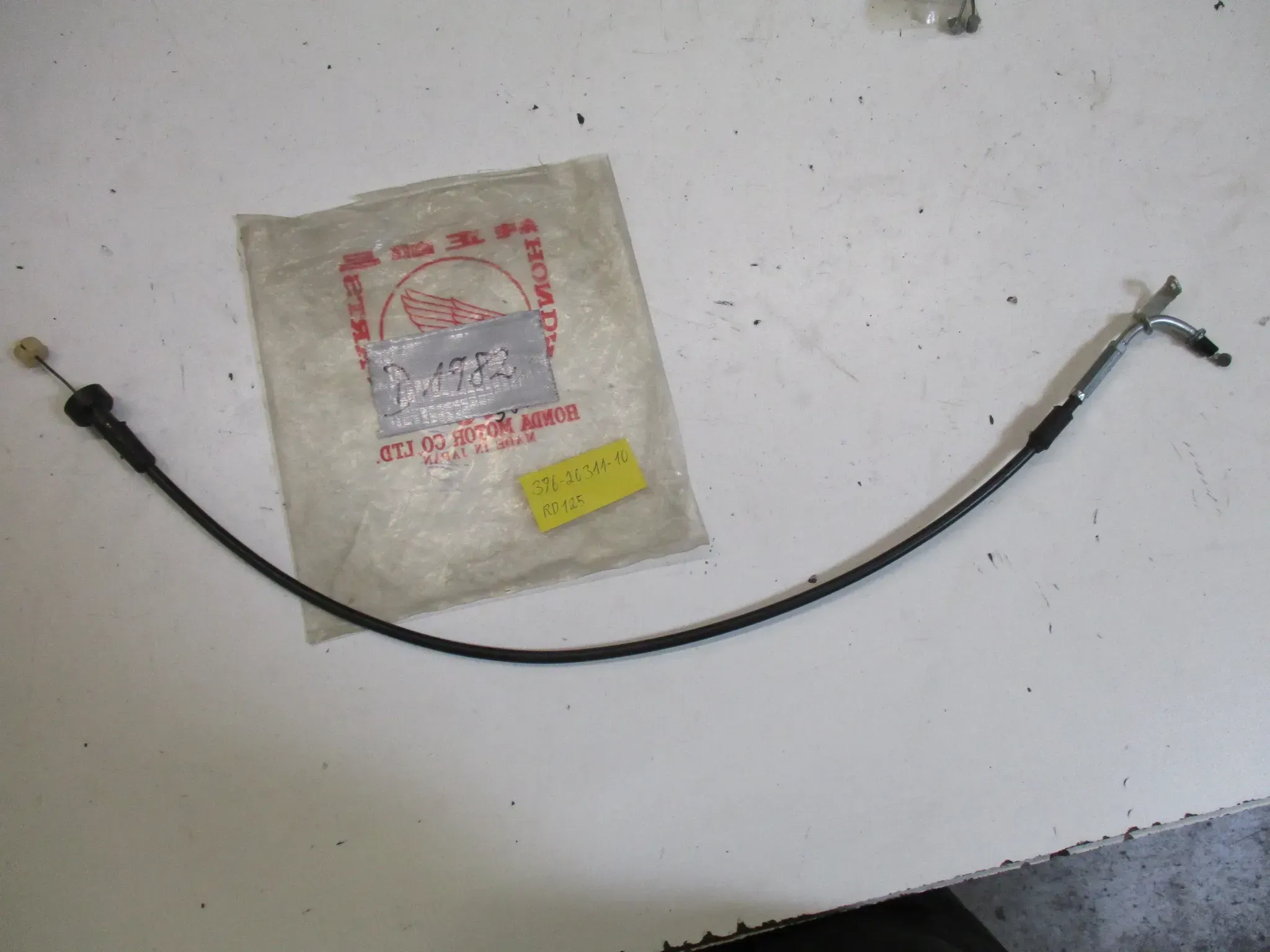 D1982 Yamaha RD 125 DX Gaszugseil ET 396-26311-10 Gaszug Bowdenzug throttle - Bild 1