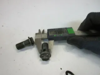 O1. Kawasaki GPZ 600 R ZX600A Schraube Ölschraube Hohlschraube Ölleitung Motor - Bild 3