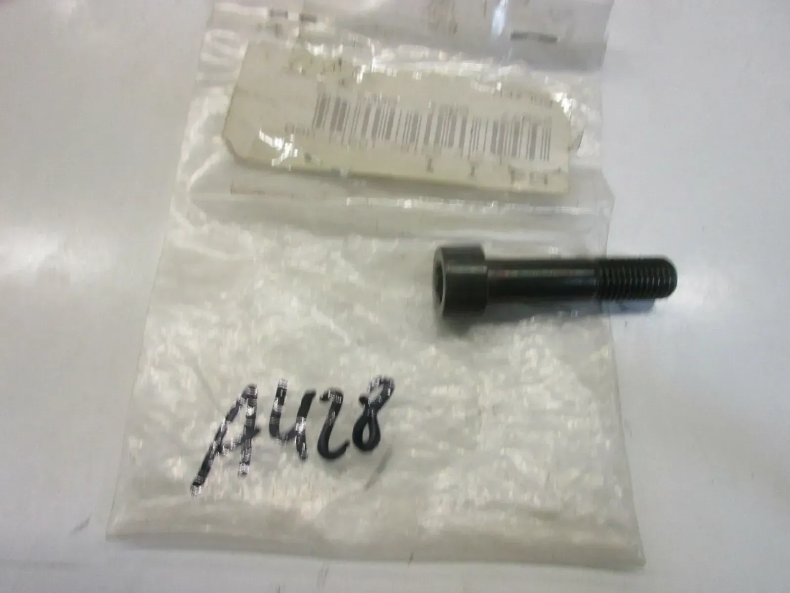 A428. Suzuki GR 650 Tempter Schraube Auspuff Krümmer Bolzen bolt 09106-10014 - Bild 1