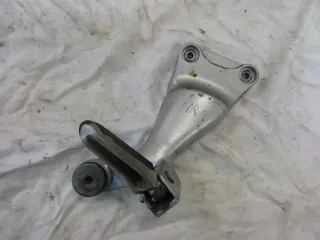 SUZUKI GSX 1300 R HAYABUSA GSX-R FUßRASTENHALTER HINTEN RECHTS MIT FUSSRASTE - Bild 1