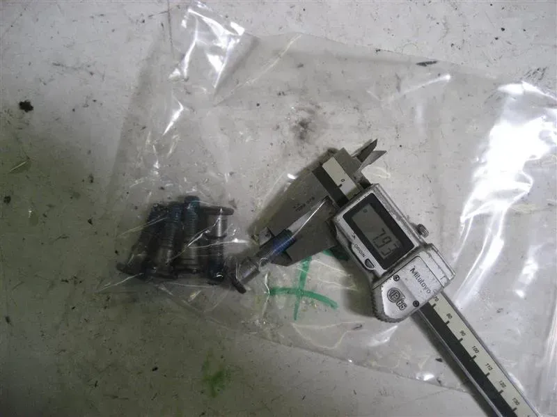 1. SUZUKI GSX 1300 R HAYABUSA GSX-R BREMSSCHEIBE SCHRAUBE HINTEN M8 BREMSSCHEIBE - Bild 1