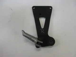 SUZUKI GSX-R 1100 GR77A FUßRASTENBRÜCKE HINTEN RECHTS MIT FUSSRASTE HALTER - Bild 1