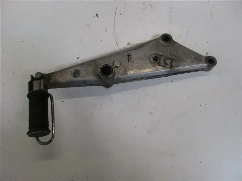 HONDA CB 650 RC03 FUßRASTENHALTER HINTEN RECHTS MIT FUSSRASTE FUßRASTENBRÜCKE - Bild 1